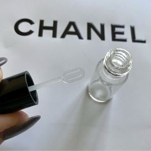 New - 5 CHANEL Glass Travel Mini Vials w/built-in applicator Foundation, Ser…